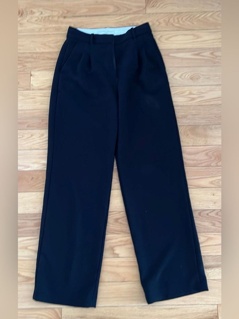 Aritzia The Effortless Pant in Black side 4